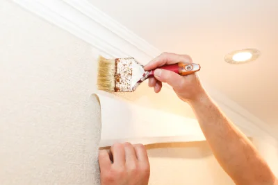 Pose de papier peint à Arnières-sur-Iton — revêtements muraux et toiles de verre